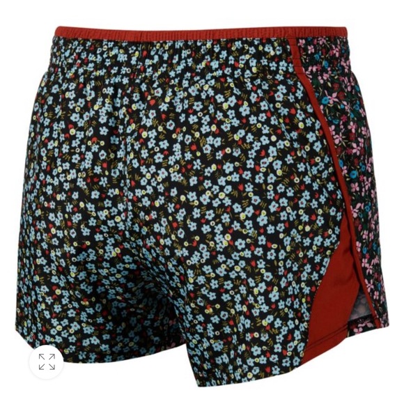 🆕 Nike 10K Femme Running Shorts, Size Medium - Picture 9 of 12